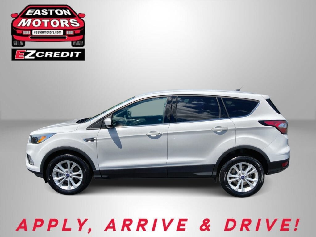 2017 FORD ESCAPE SE