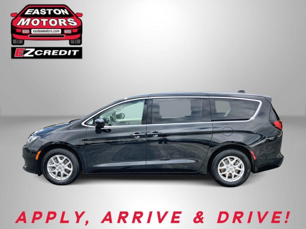 2022 CHRYSLER VOYAGER LX