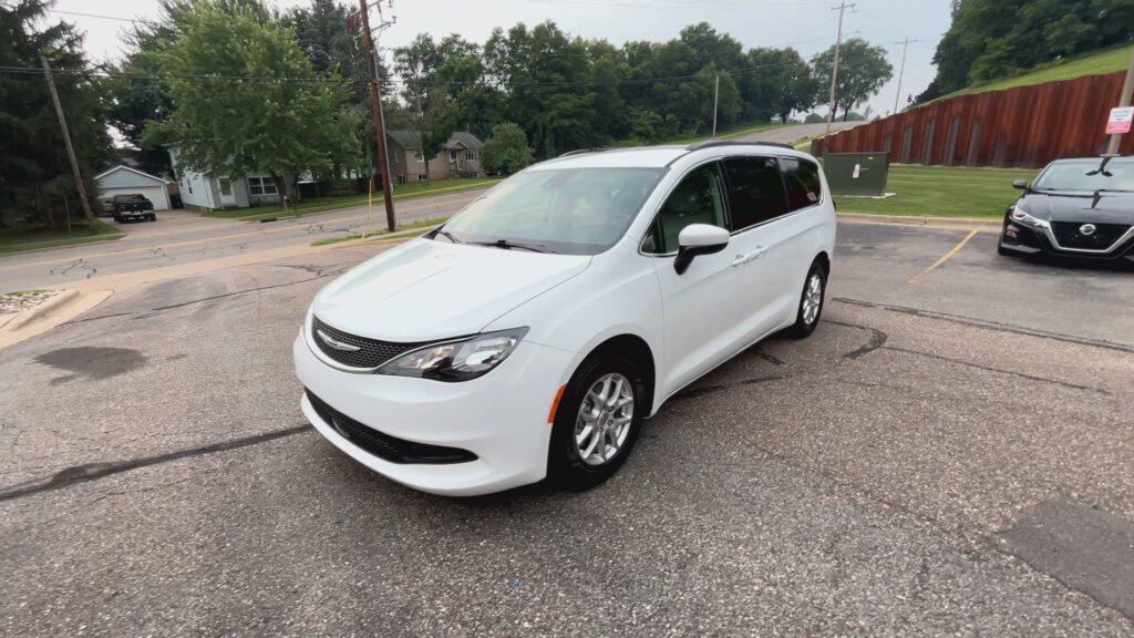 2021 CHRYSLER VOYAGER LXI