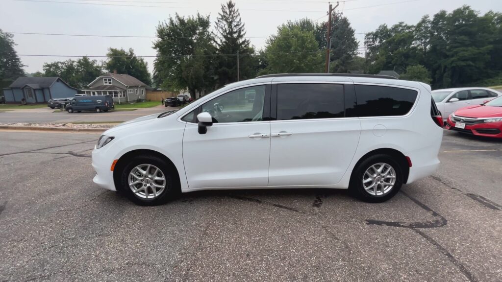2021 CHRYSLER VOYAGER LXI