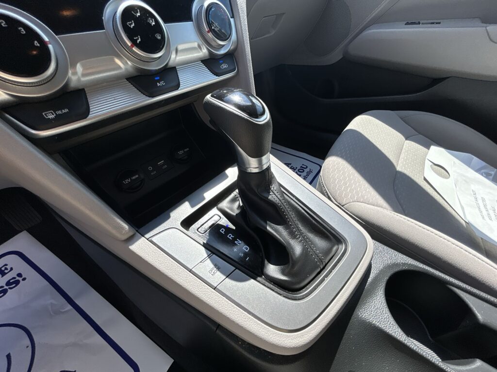 2019 HYUNDAI ELANTRA LIMITED; SE