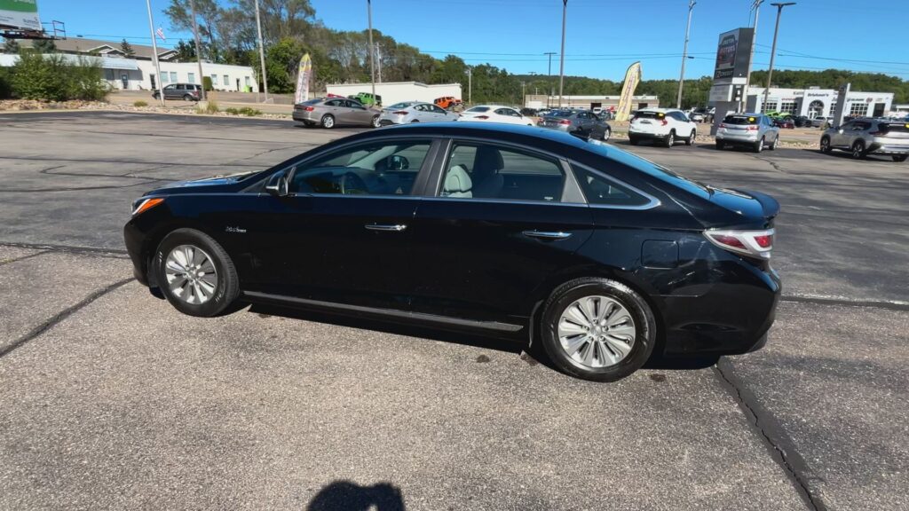 2016 HYUNDAI SONATA HYBRID SE