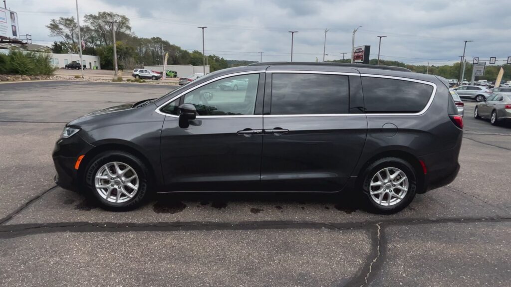2022 CHRYSLER PACIFICA TOURING L