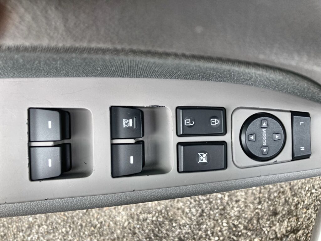 2018 HYUNDAI ELANTRA LIMITED; SE