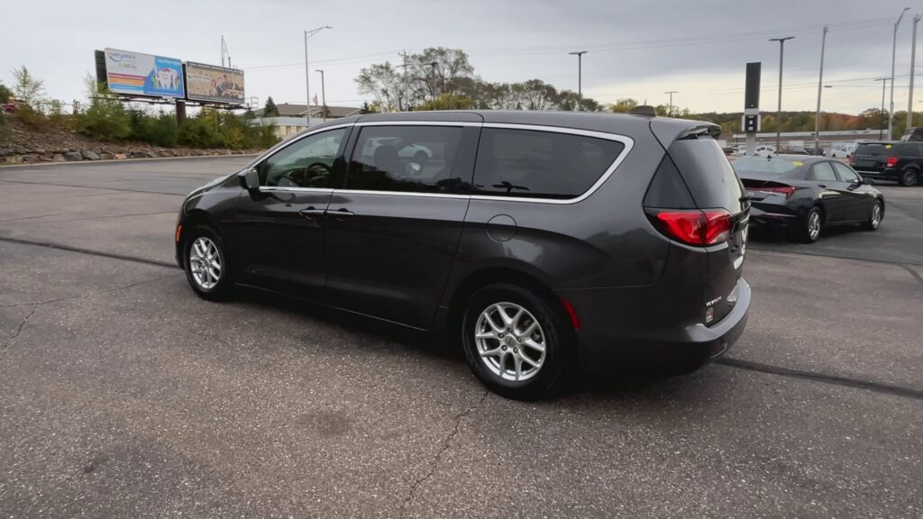 2023 CHRYSLER VOYAGER LX