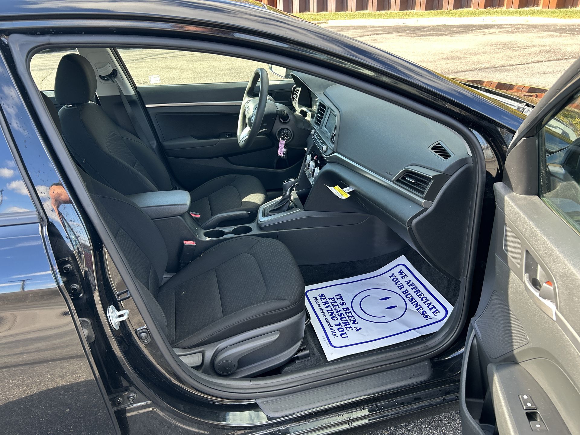 2019 Hyundai Elantra SE's photo