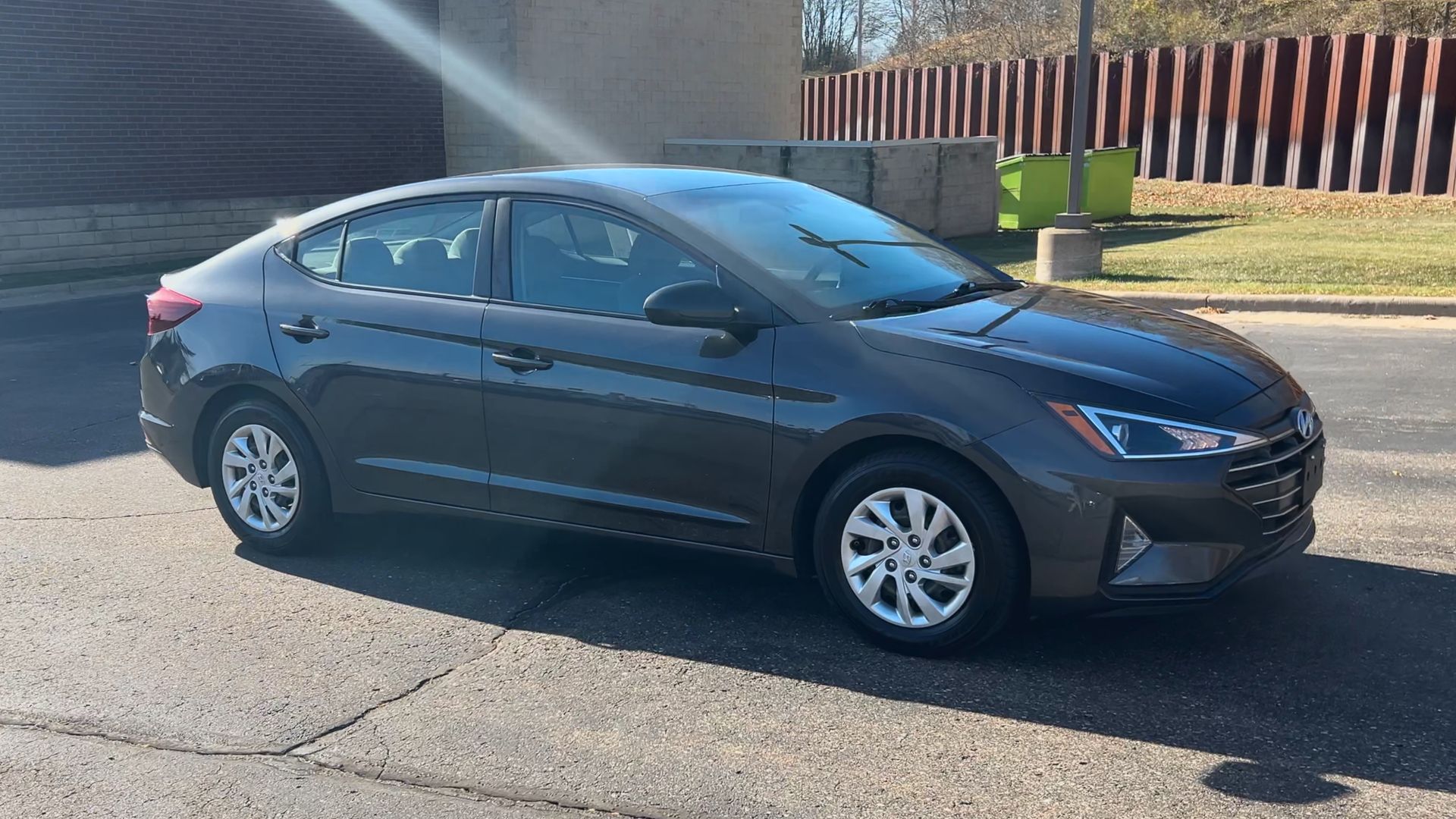 2020 Hyundai Elantra SE's photo