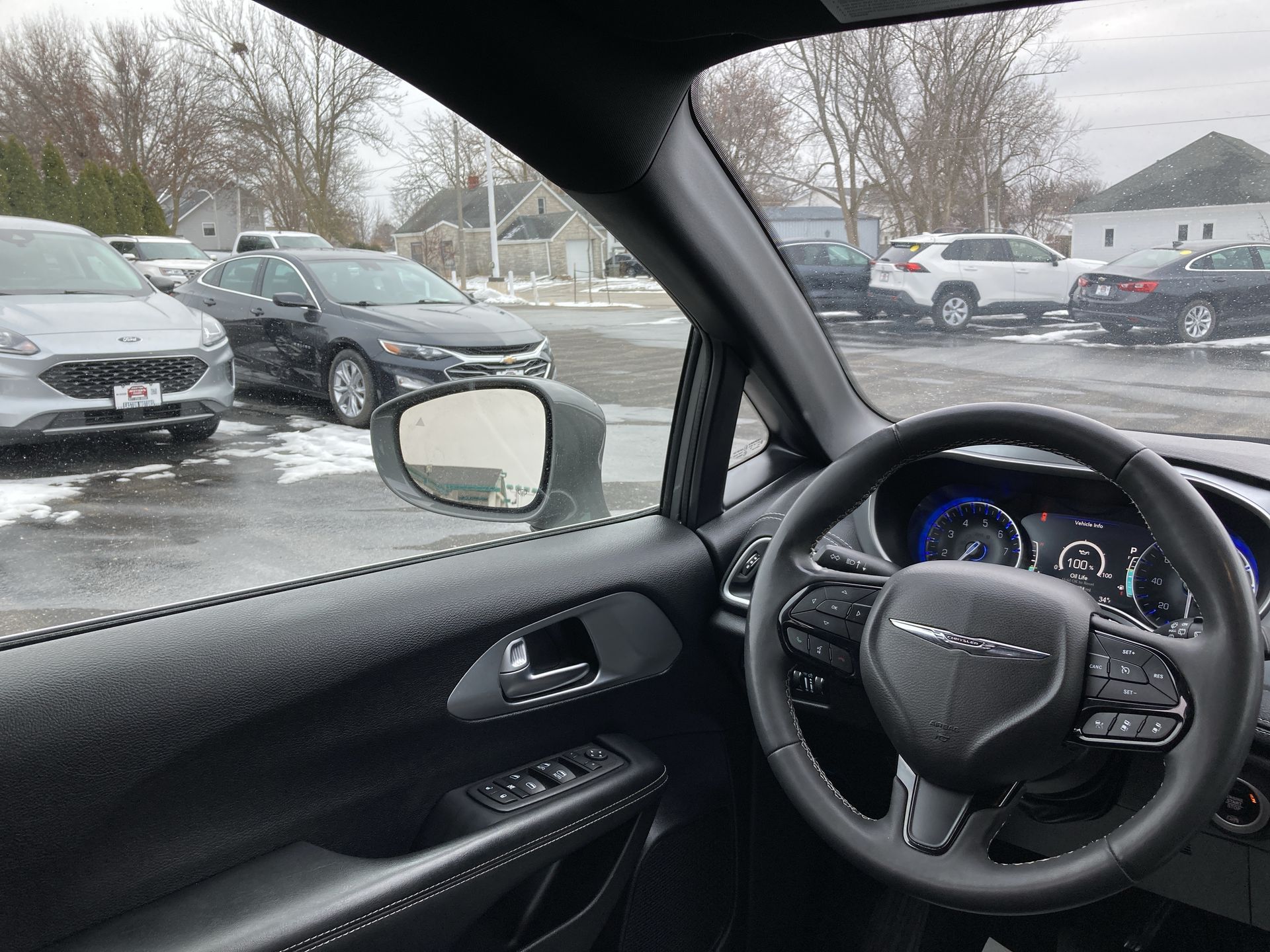 2022 Chrysler Pacifica Touring's photo