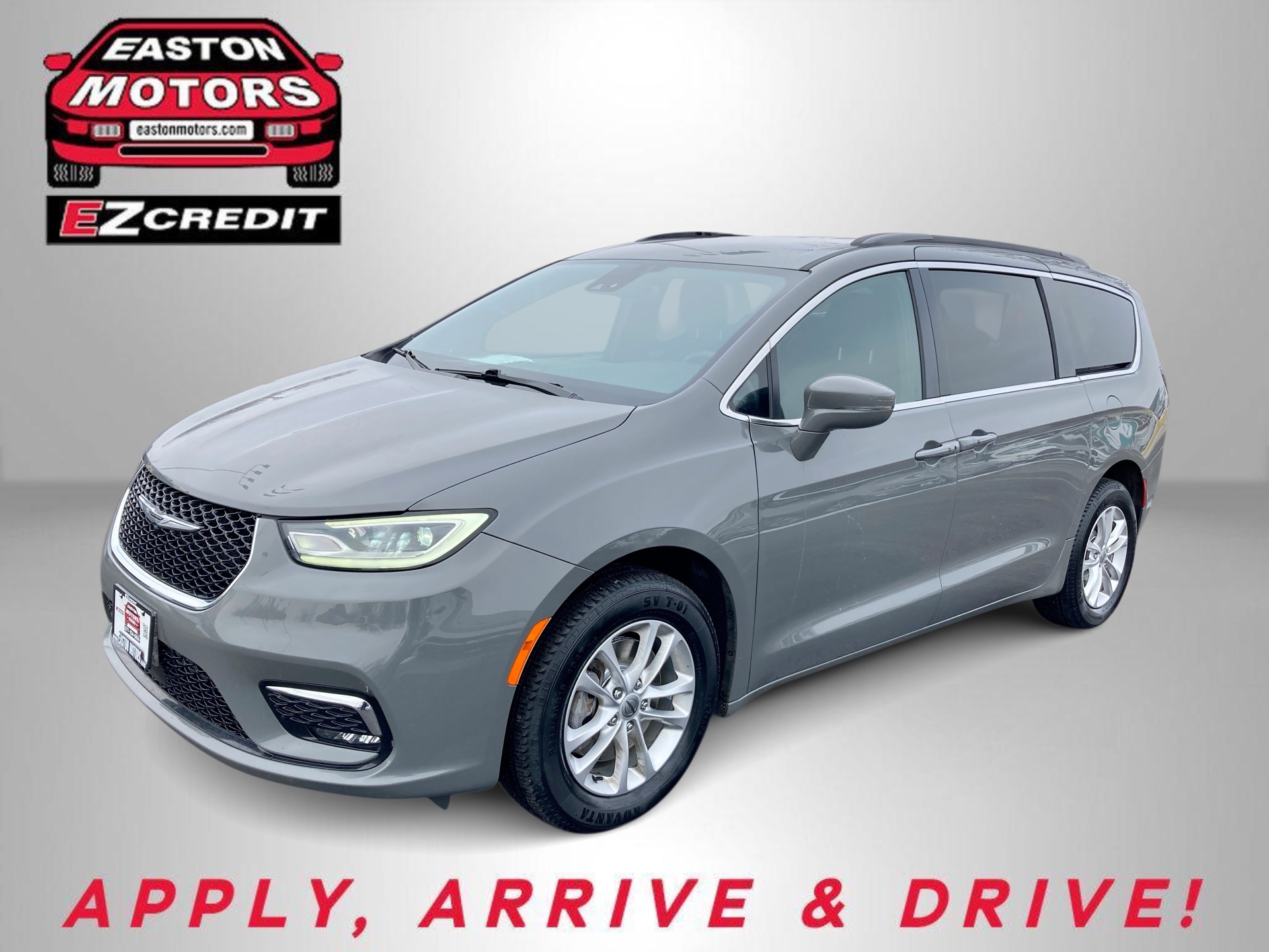 2022 Chrysler Pacifica Touring's photo